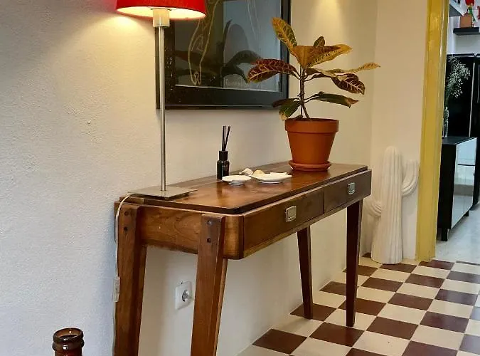 Your Vintage Townhouse * לאגוּ‏ש