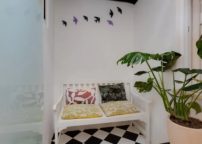 Your Vintage Townhouse * לאגוּ‏ש