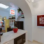 Your Vintage Townhouse * לאגוּ‏ש