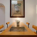 Your Vintage Townhouse * לאגוּ‏ש