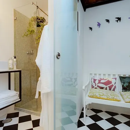 Your Vintage Townhouse * לאגוּ‏ש